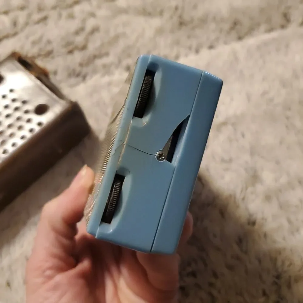 Radio Corp. SR-H107 transistor radio, likely from around 1961 With Case Military - Picture 6 of 16